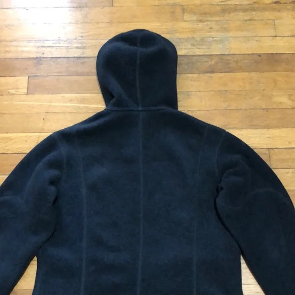 Patagonia Women’s Synchilla Arctic Fleece Jacket in Black & Grey, size Large - Picture 13 of 16